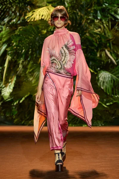 Look 15
